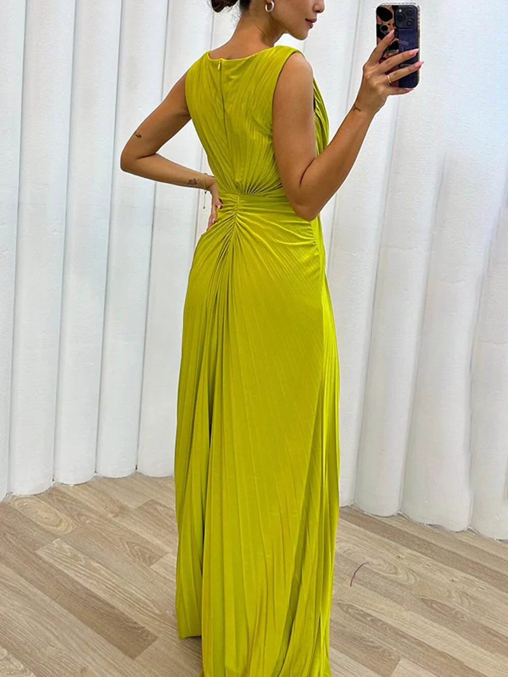 Lillian - Elegant Pleated Maxi Dress