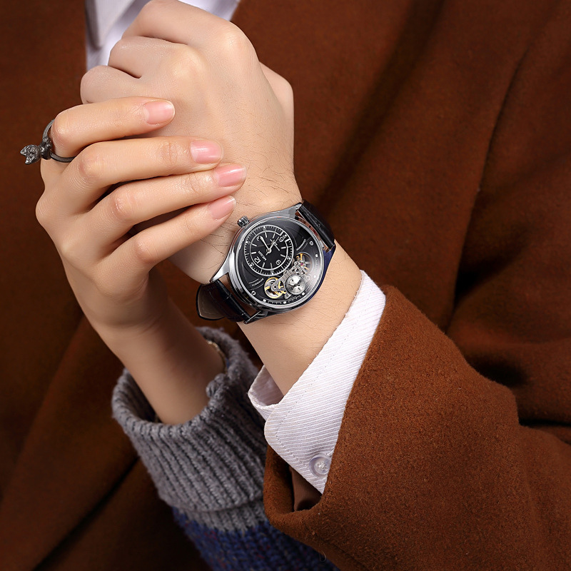 quartz watch with analog display