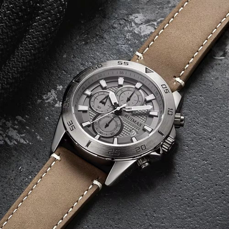 Dial quartz chronograph watch