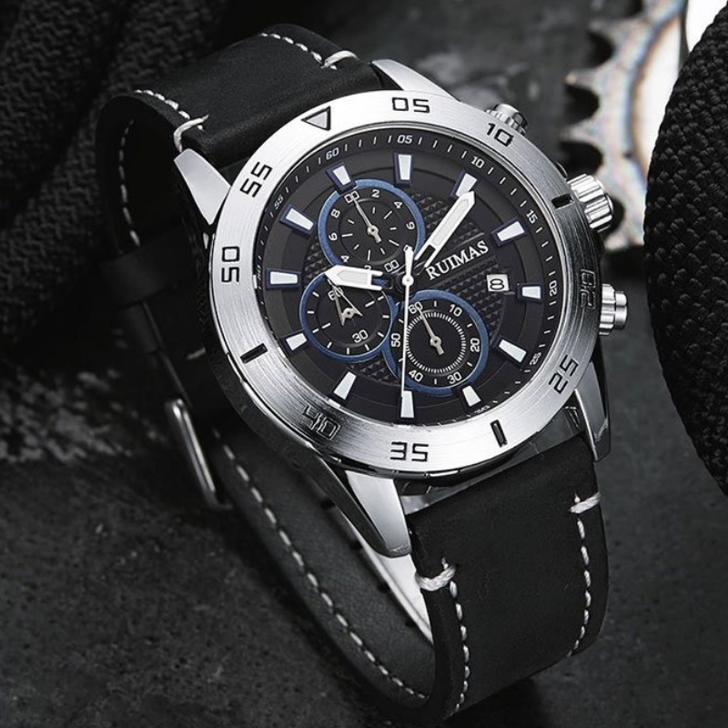 Dial quartz chronograph watch