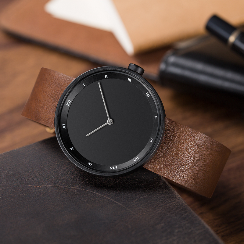 Minimalist quartz watch