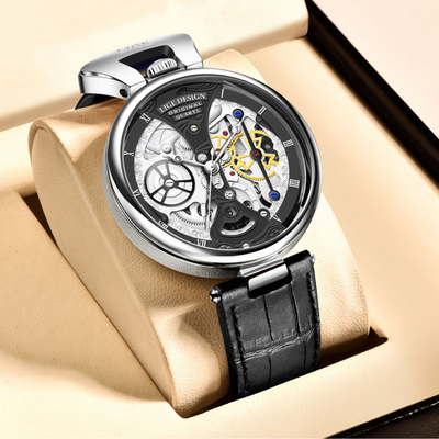 Fashionable men's watch with flat case