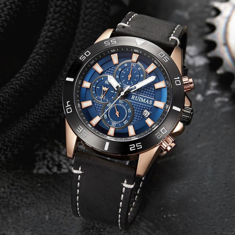 Dial quartz chronograph watch