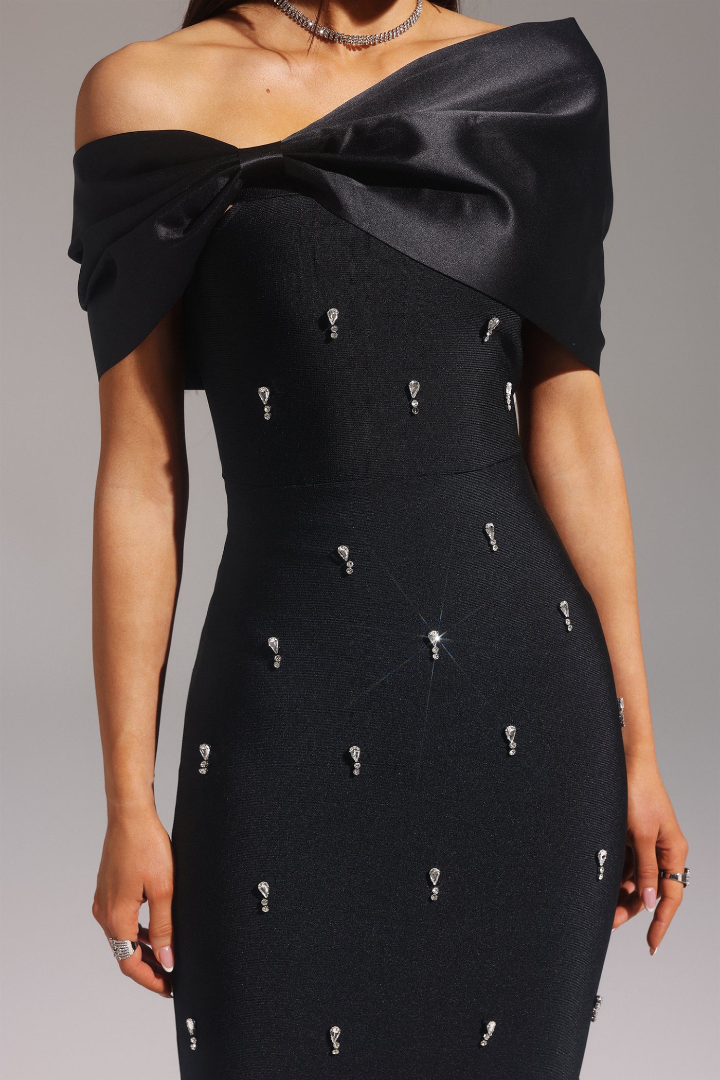 Maelis Sleeveless One Shoulder Diamond Bow Bandage Maxi Dress