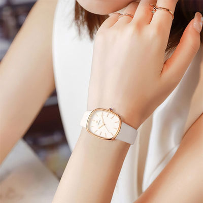 Fashionable quartz watch.