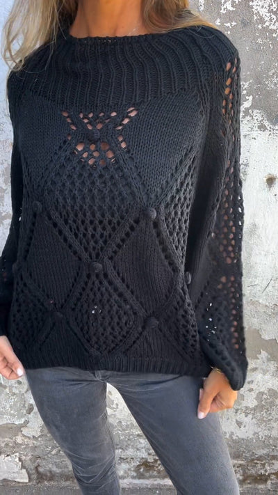 Eva – Knitted Sweater with a Round Neckline