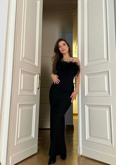 Joanna – Feather-Elegant Maxi Dress