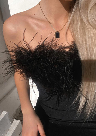 Joanna – Feather-Elegant Maxi Dress