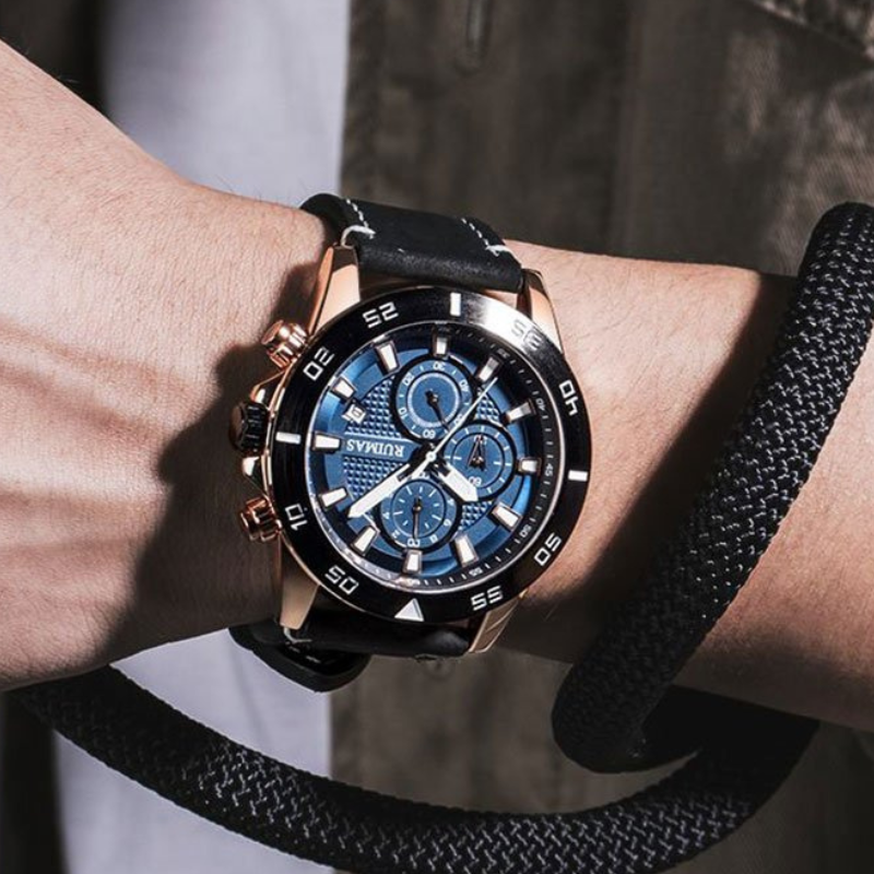 Dial quartz chronograph watch