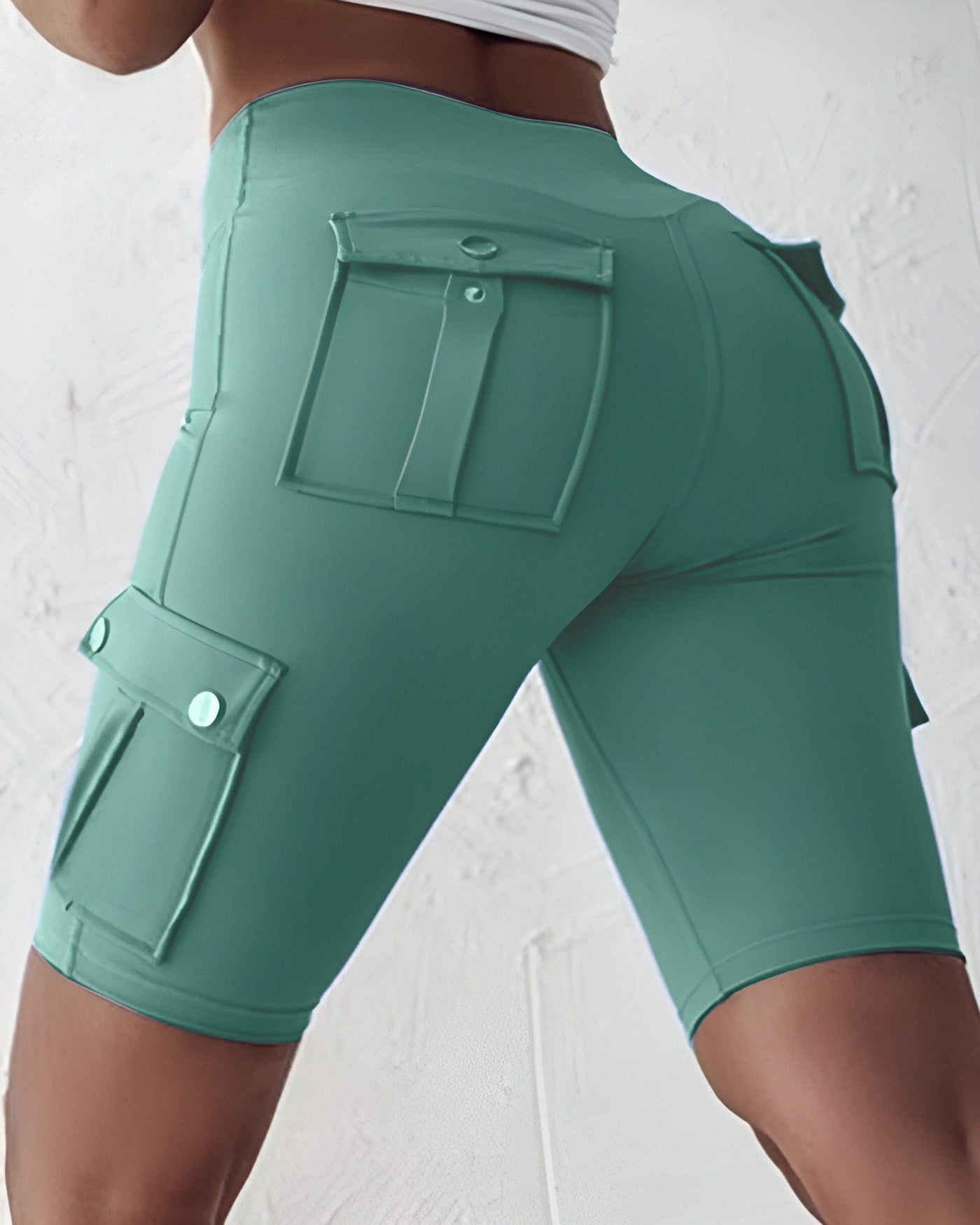 Sarah - High-waisted shorts with pockets