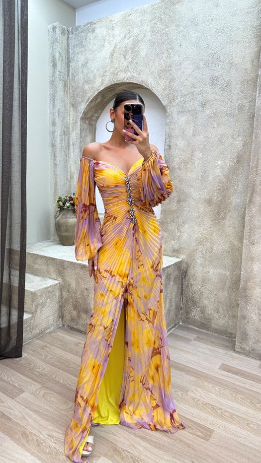 Carlene – Timeless V-Neck Maxi Dress