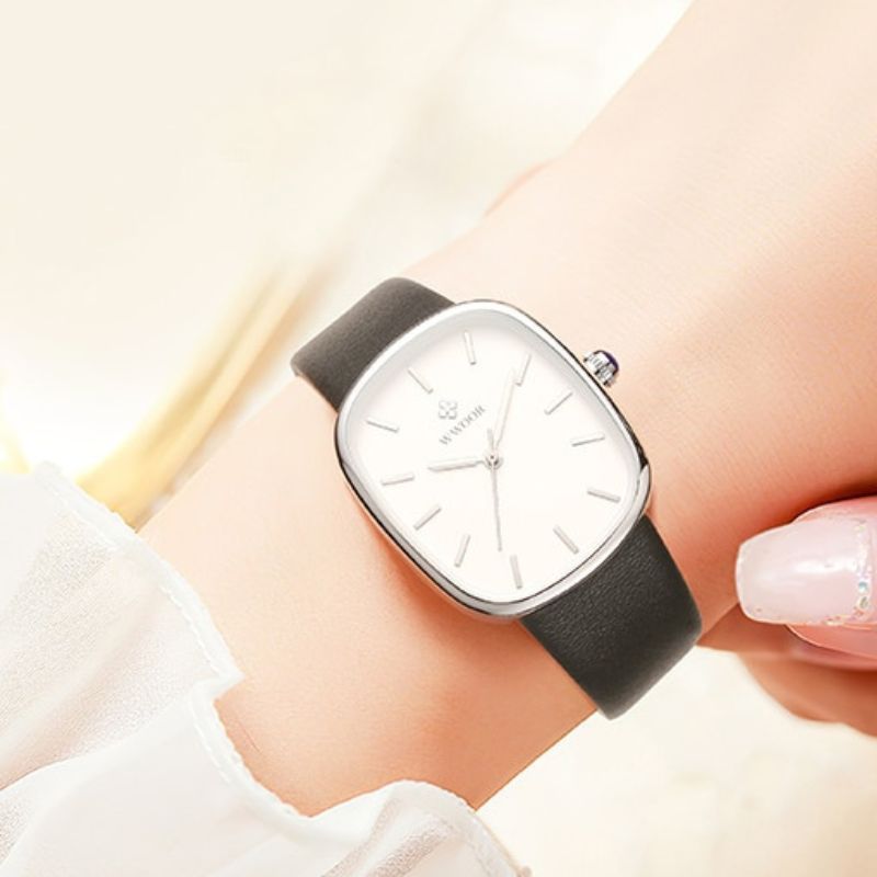 Fashionable quartz watch.