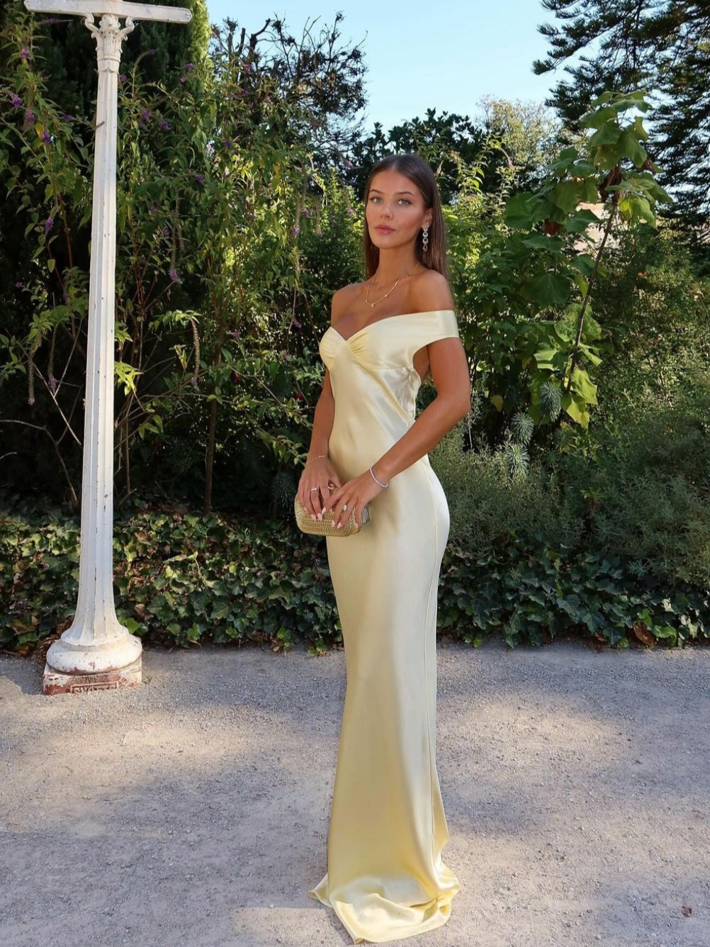 Ivory - Chic Backless Maxi Dress Effortless Grace with a Bold Touch