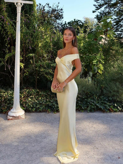 Ivory - Chic Backless Maxi Dress Effortless Grace with a Bold Touch
