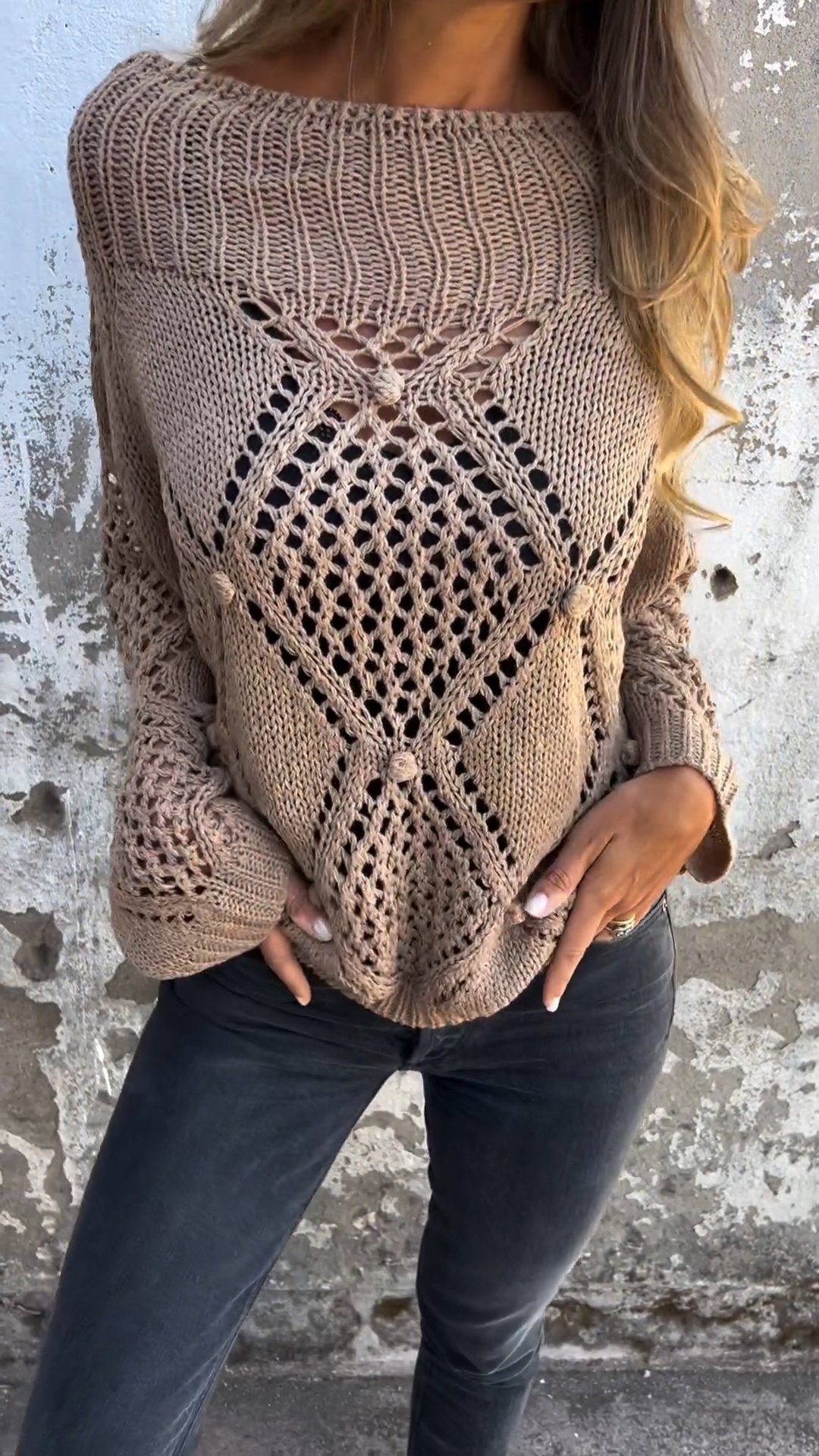 Eva – Knitted Sweater with a Round Neckline