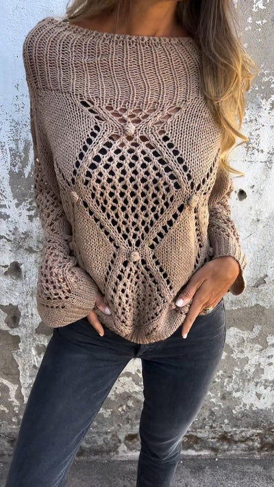 Eva – Knitted Sweater with a Round Neckline