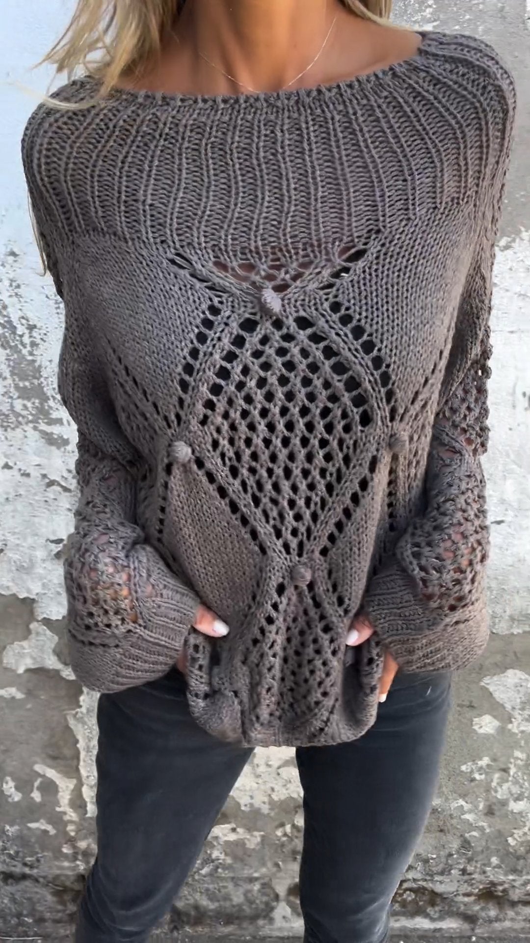 Eva – Knitted Sweater with a Round Neckline