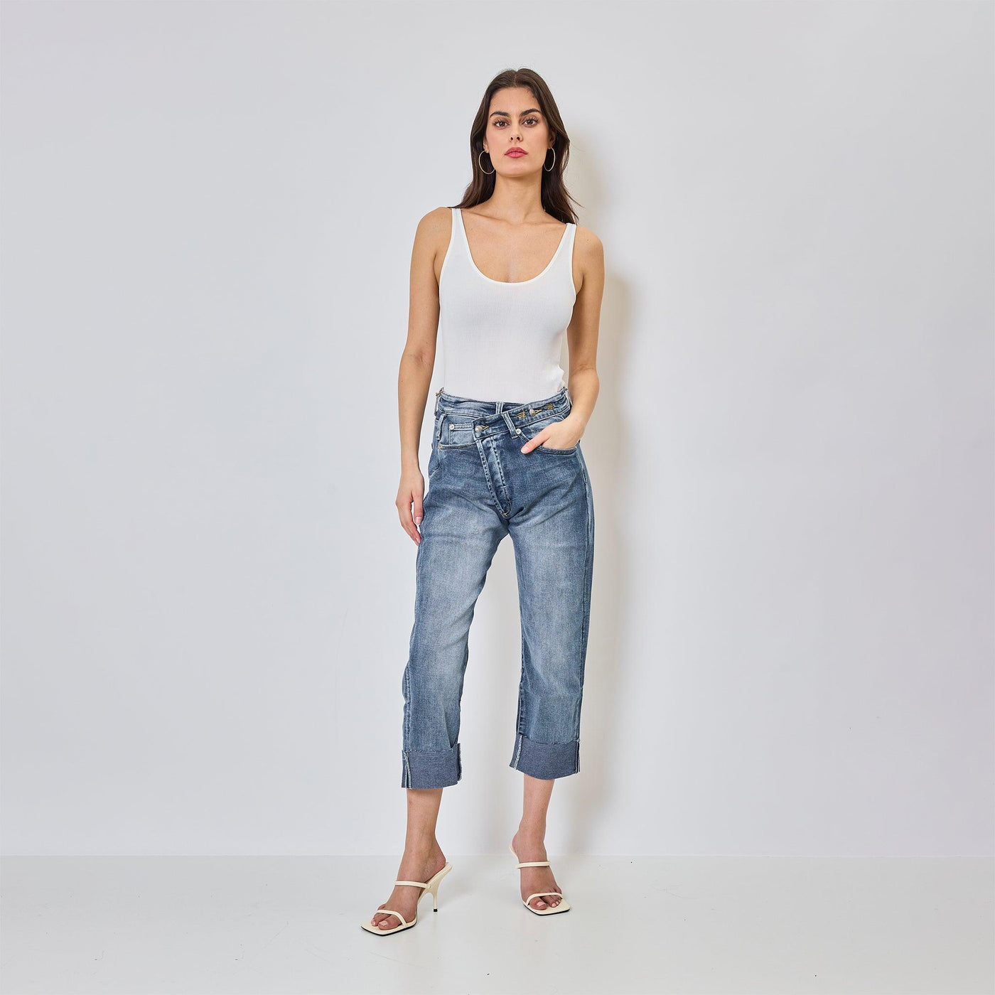 zunu™ | Loose Asymmetrical Closure Jeans