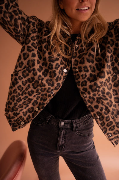 Rita – Trendy Jacket with Leopard Print
