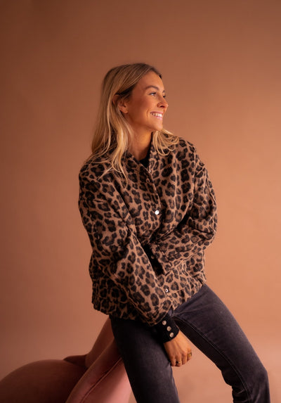Rita – Trendy Jacket with Leopard Print