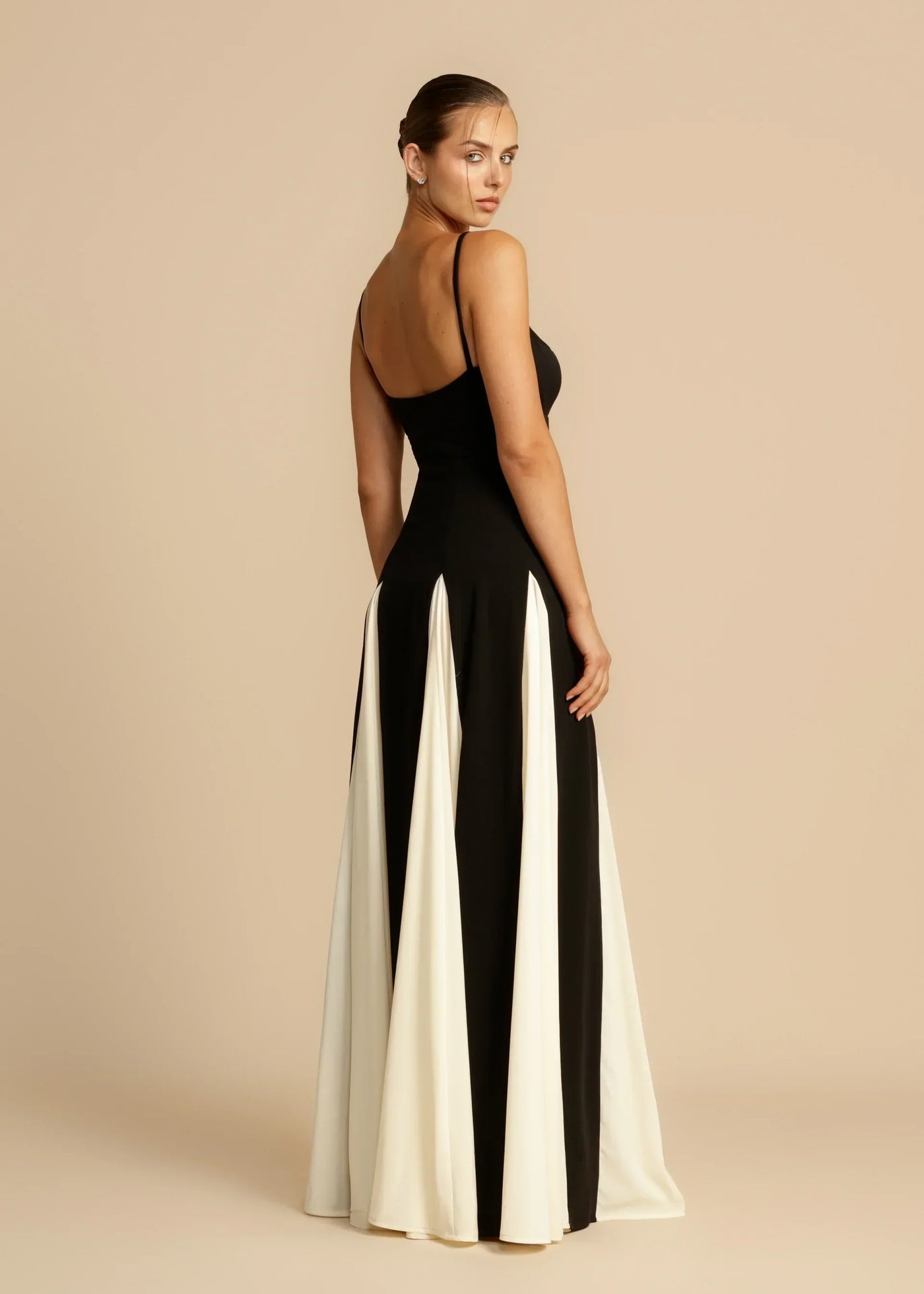 Juliette - Graceful V-Neck Midi Dress